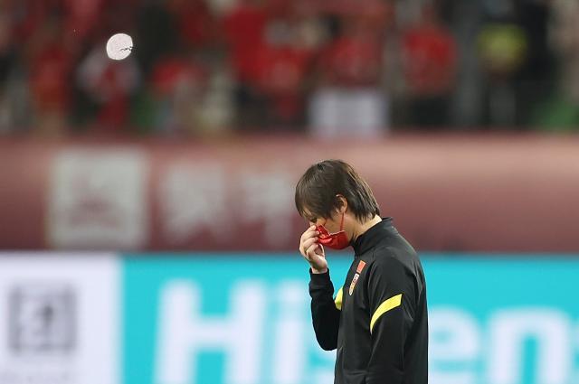 182体育官方注册网址-晴天霹雳？国足世预赛易地 多重困难来袭能否化险？