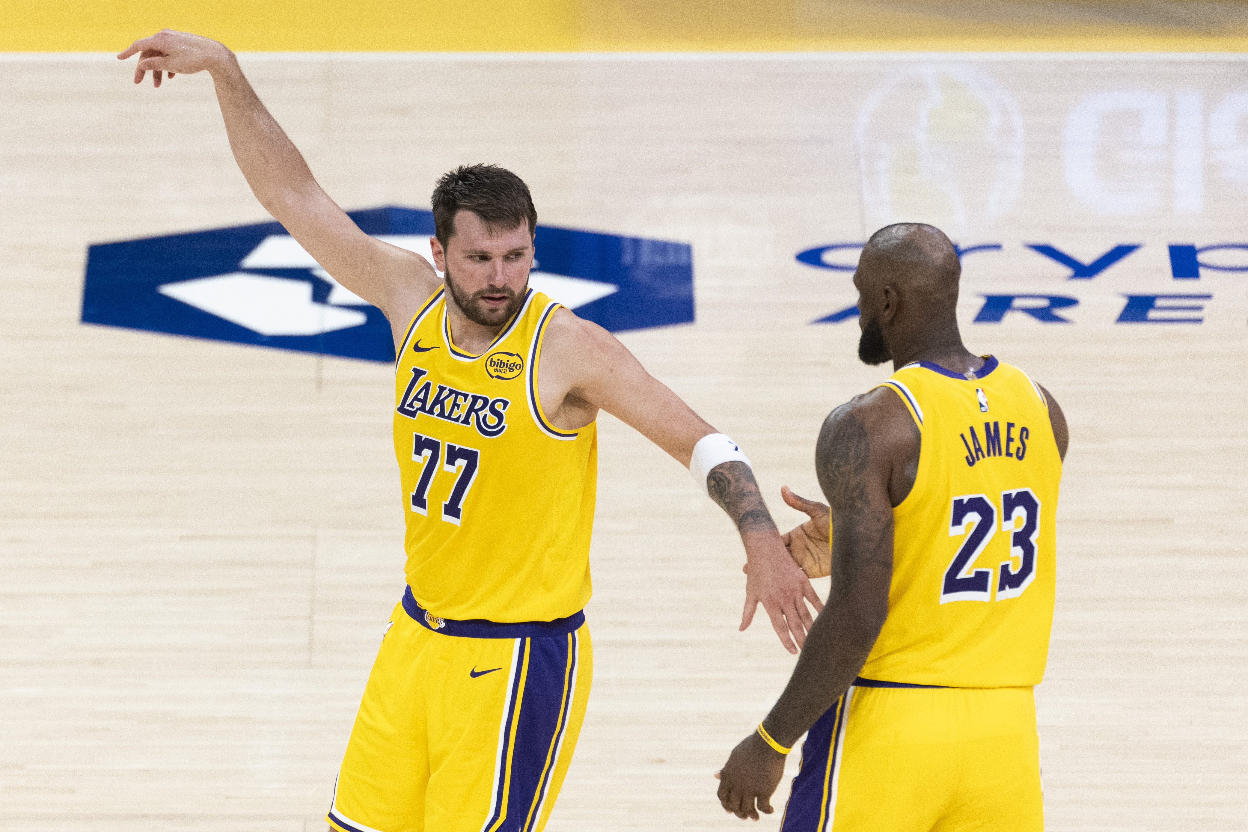 182体育官方注册网址-汤爹：詹姆斯仍是湖人队内最佳 东契奇哪方面比他强？